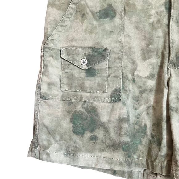 Jordache camo patterned shorts. Size 16 - Picture 7 of 10